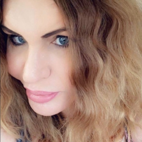 Meet your Posher, Taylor - Picture 1 of 1